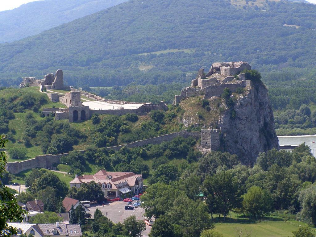 Hotel Hradna Brana ブラチスラヴァ エクステリア 写真
