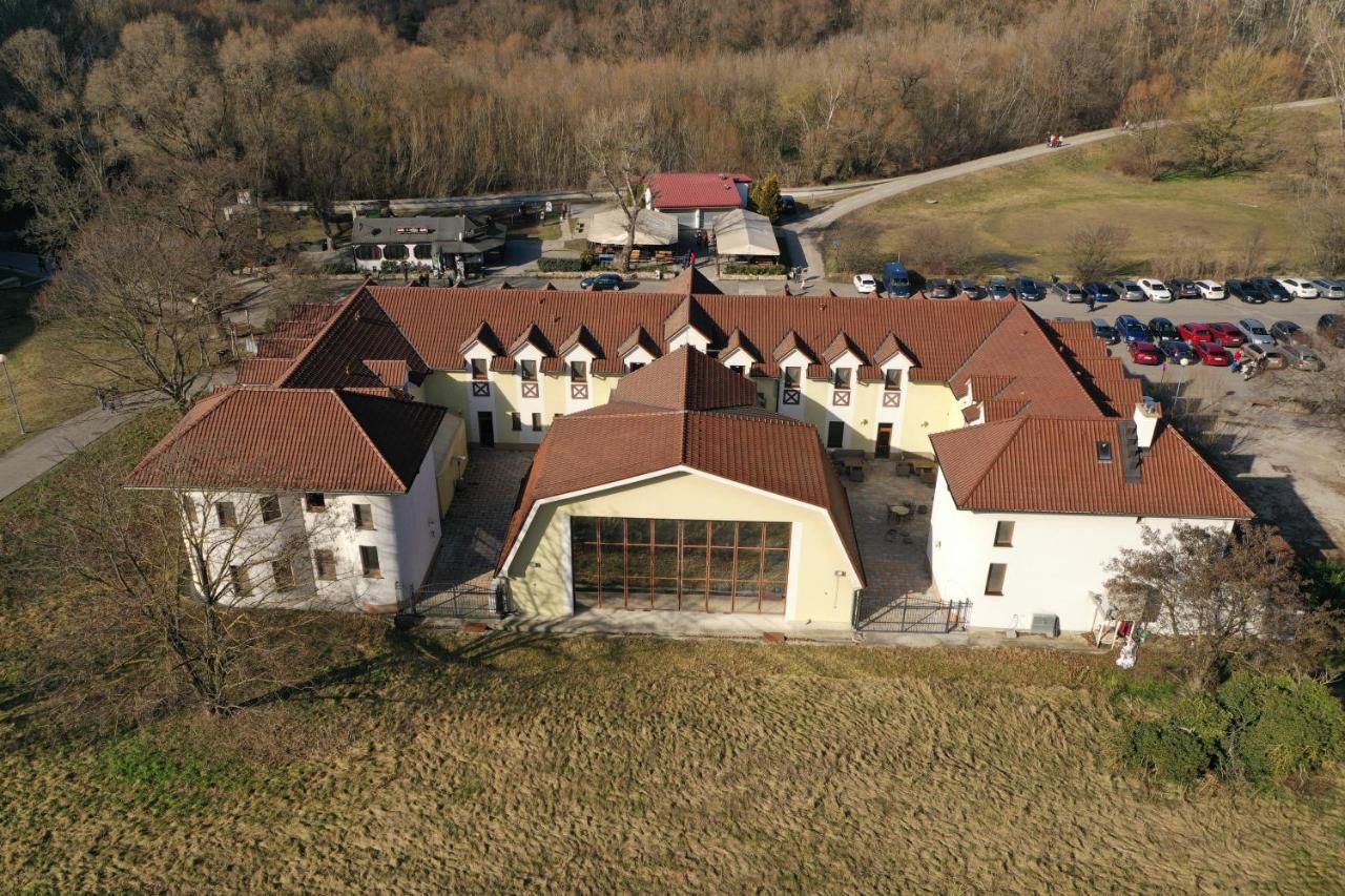 Hotel Hradna Brana ブラチスラヴァ エクステリア 写真